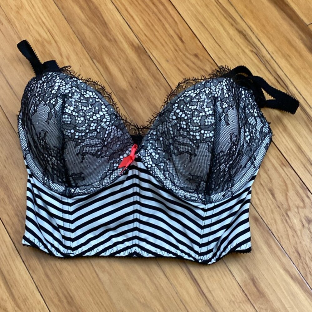 BNWT Victoria's Secret Very Sexy Push Up Demi Bra 32D